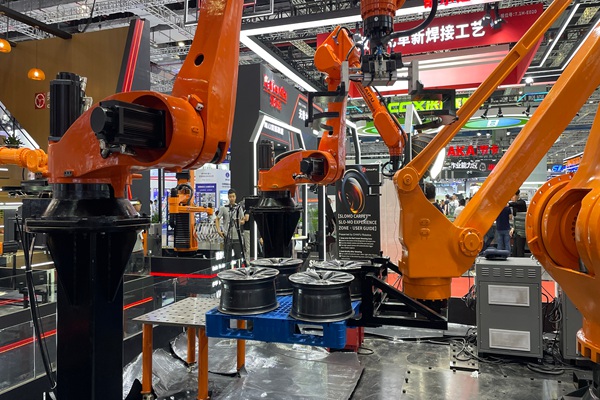 重磅!湖南首條機器狗產(chǎn)線來了!艾博特機器人智能智造產(chǎn)業(yè)園項目開工